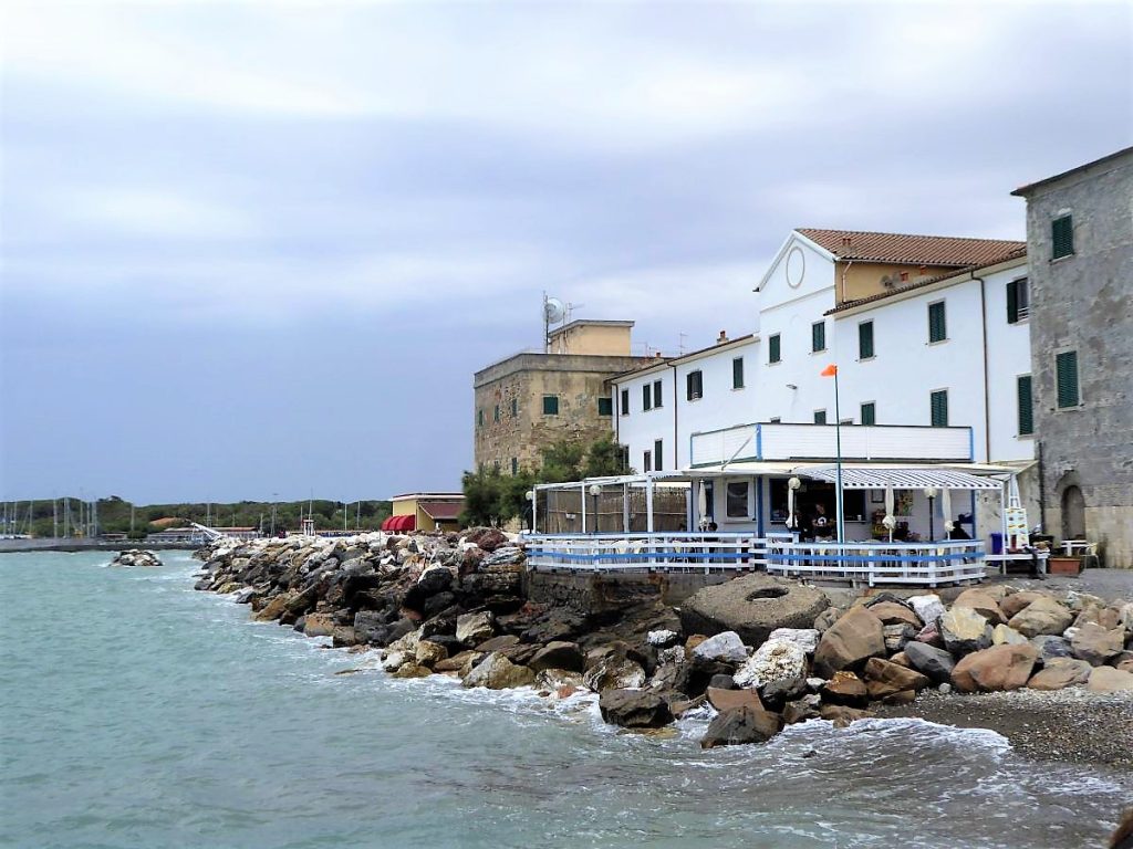 Am Hafen von Cecina gibt es nette Restaurants