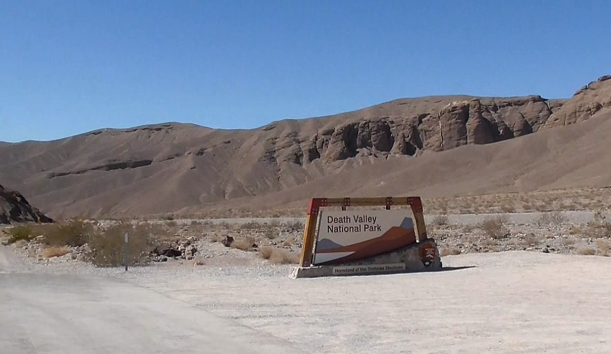 Eine Zufahrt in das Death Valley