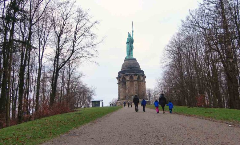 Photo of Hermannsdenkmal im Teutoburger Wald – gewaltiges Monument als Symbol der Deutschen Nation (mit Video-Guide)
