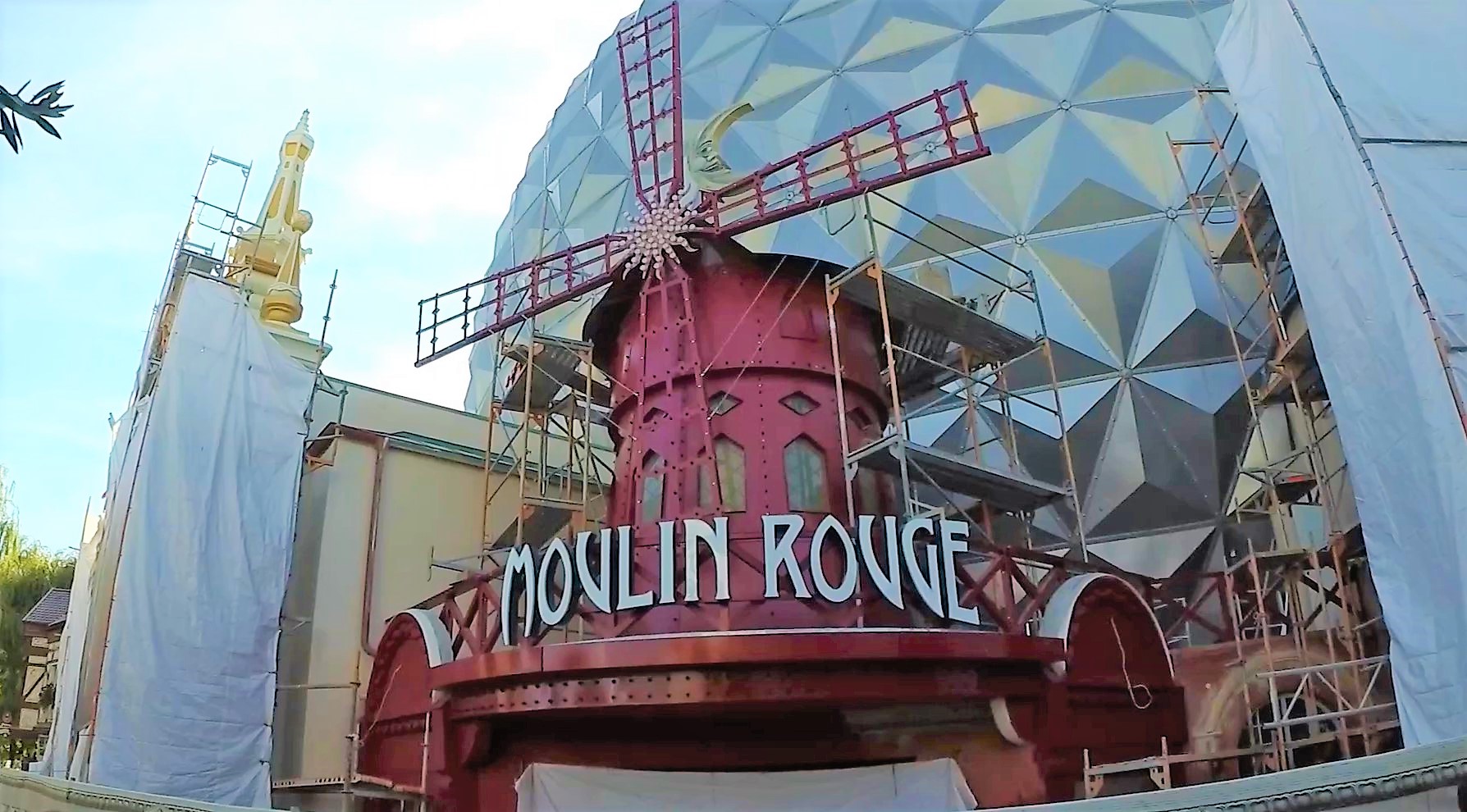 Photo of Eurosat CanCan Coaster und das Moulin Rouge im Europa-Park