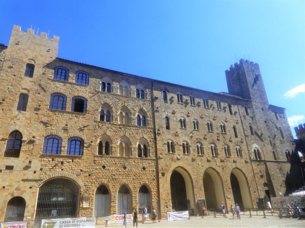 Der Piazza dei Priori ist der Hauptplatz der Stadt