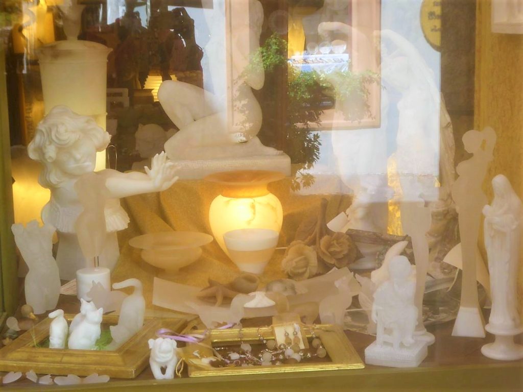 Eines der vielen Alabaster-Ateliers und Werkstätten in Volterra