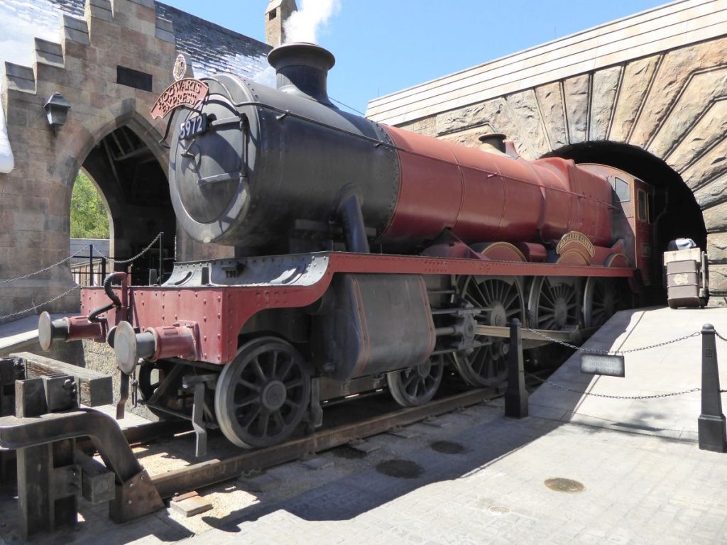 Der Hogwarts Express in Hogsmeade