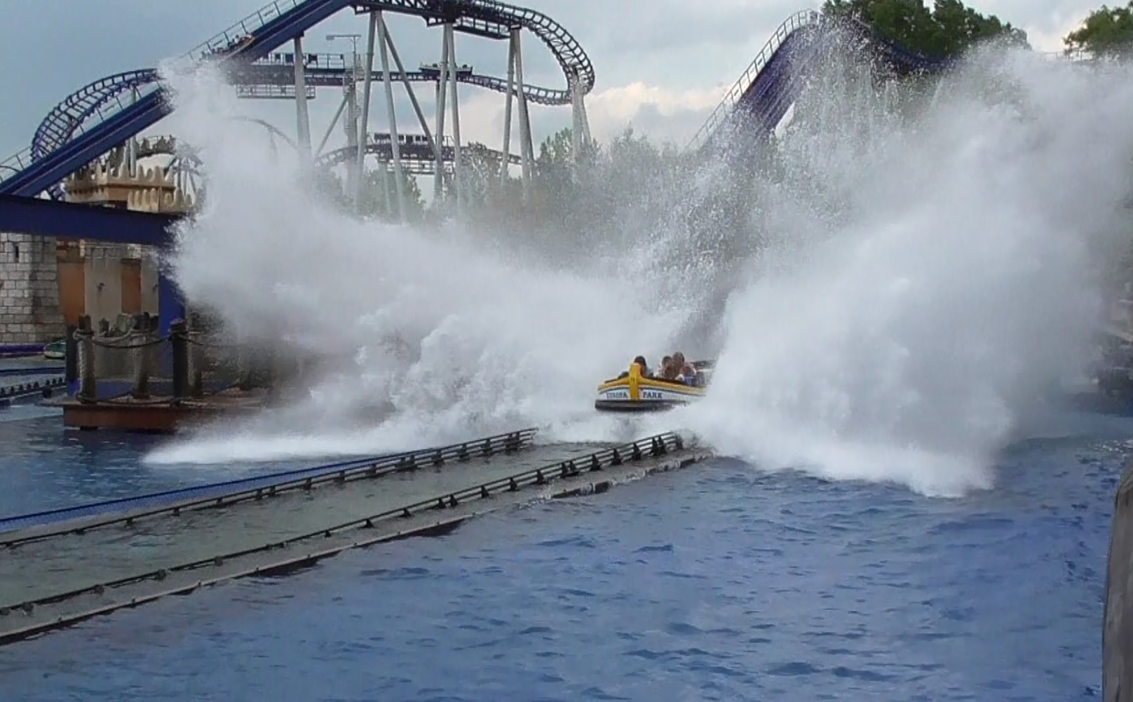 Photo of Wasserachterbahn Poseidon – Attraktion im Europapark Rust